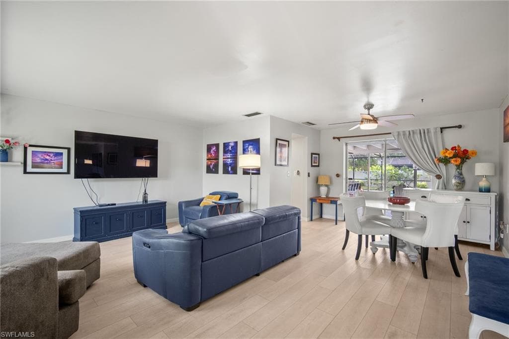 212 Willowick Dr, Naples, FL 34110-6