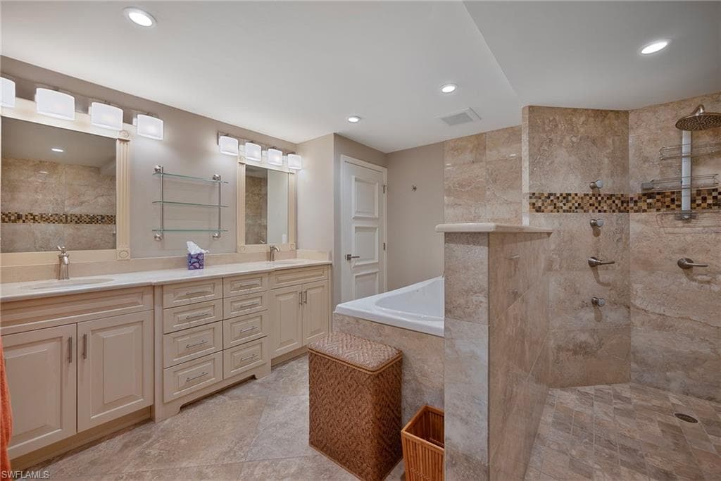 112 Wilderness Dr 124, Naples, FL 34105-14