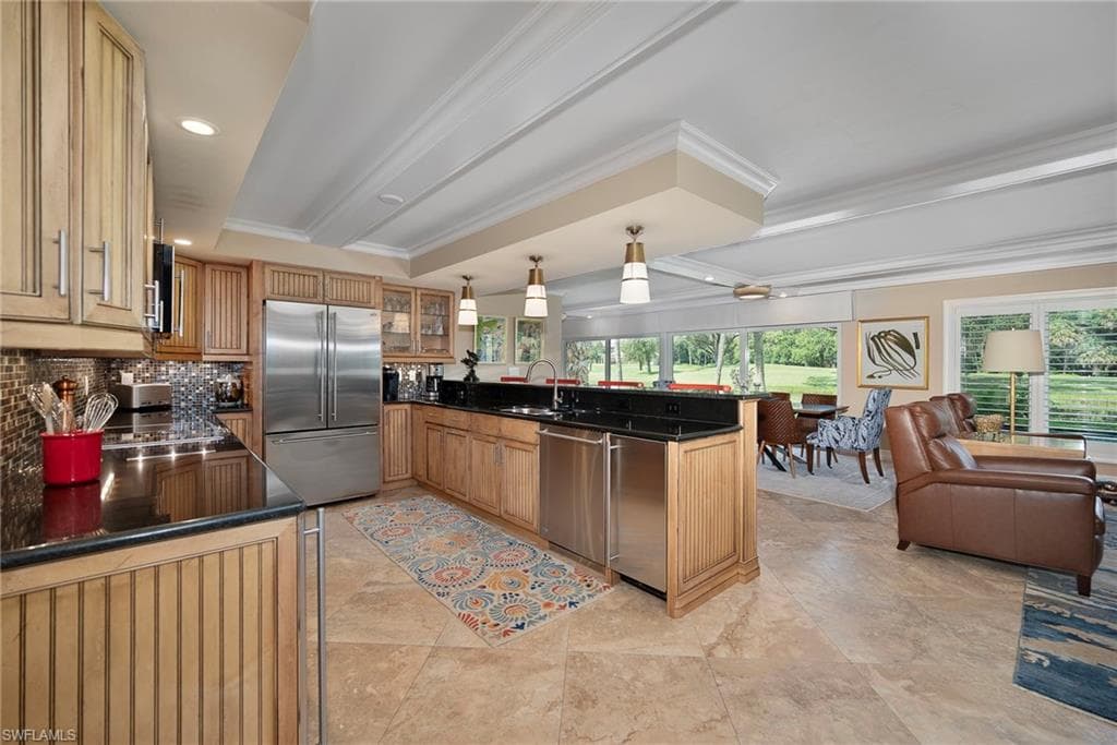 112 Wilderness Dr 124, Naples, FL 34105-3