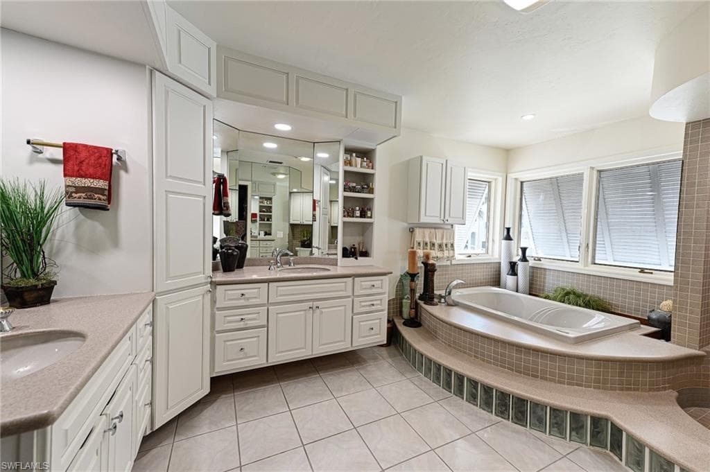 101 Dominica Ln, Bonita Springs, FL 34134-8512-16