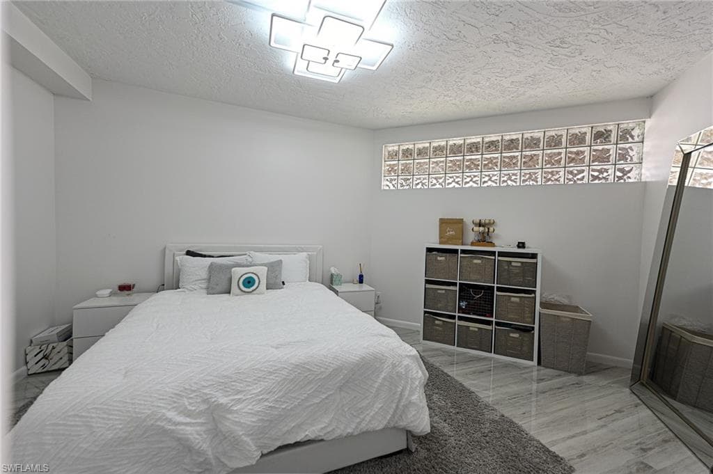 101 Dominica Ln, Bonita Springs, FL 34134-8512-25