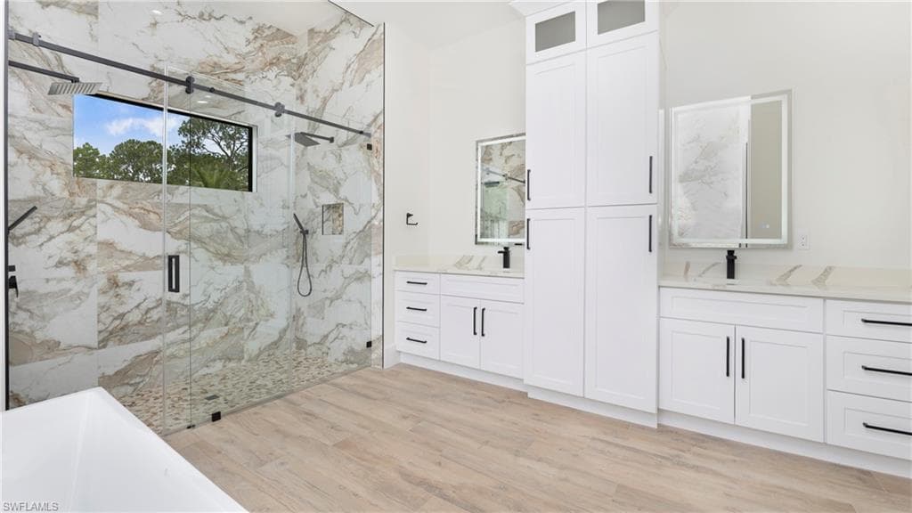 652 15th St SW, Naples, FL 34117-28