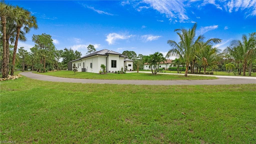 652 15th St SW, Naples, FL 34117-35