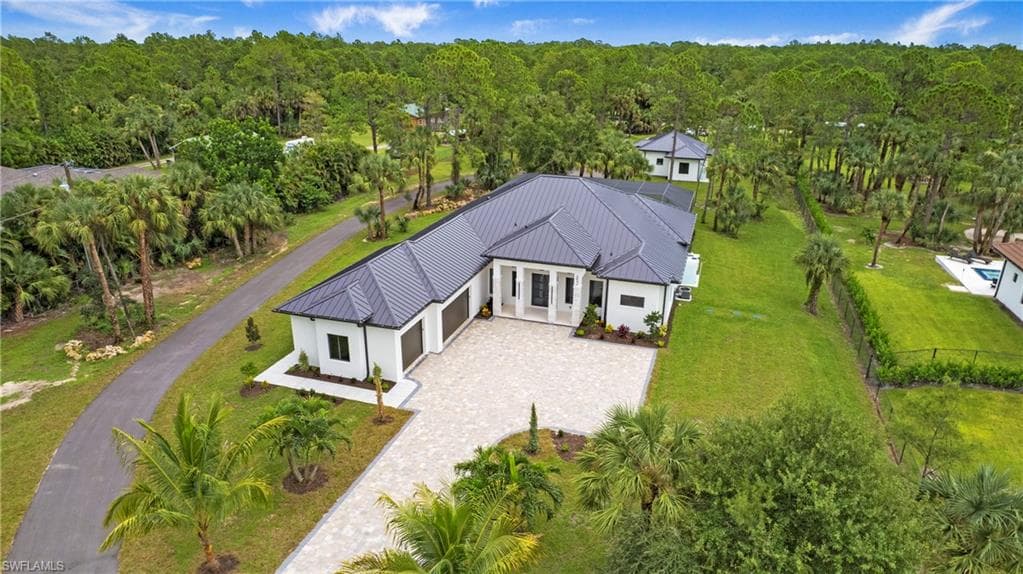 652 15th St SW, Naples, FL 34117-2