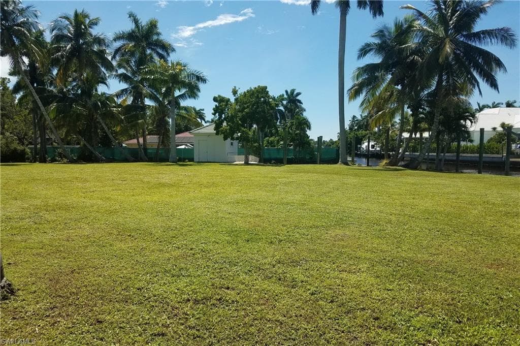 930 18th Ave S, Naples, FL 34102-10