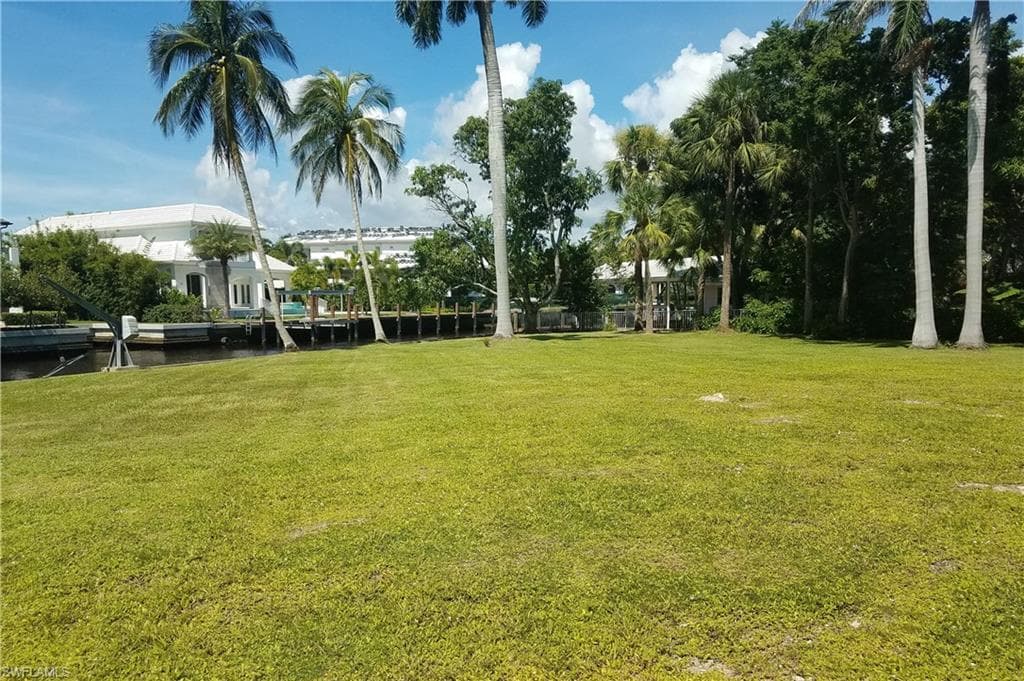 930 18th Ave S, Naples, FL 34102-13