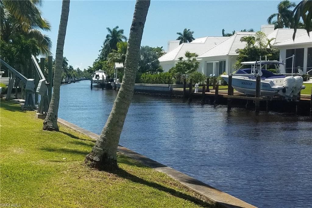 930 18th Ave S, Naples, FL 34102-14