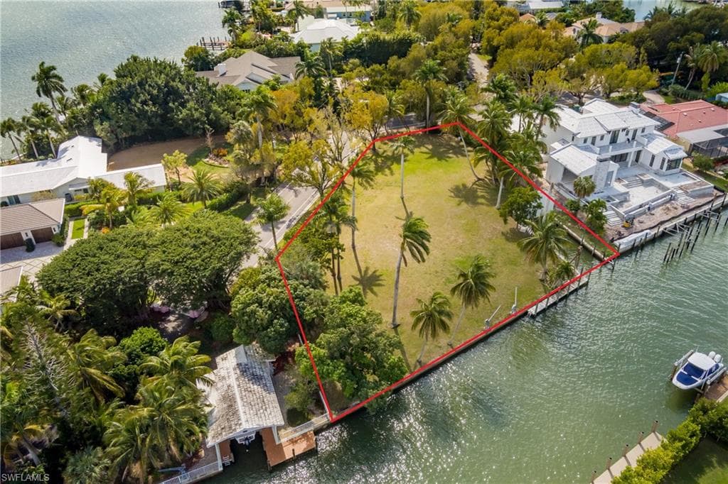 930 18th Ave S, Naples, FL 34102-3