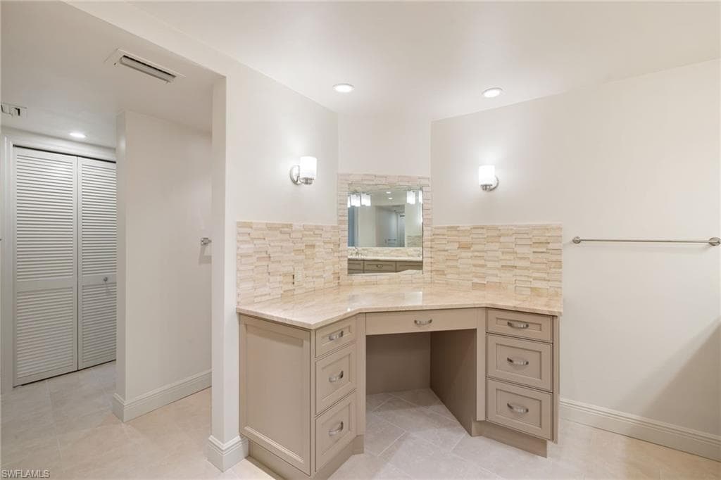 2355 Gulf Shore Blvd N 903, Naples, FL 34103-28