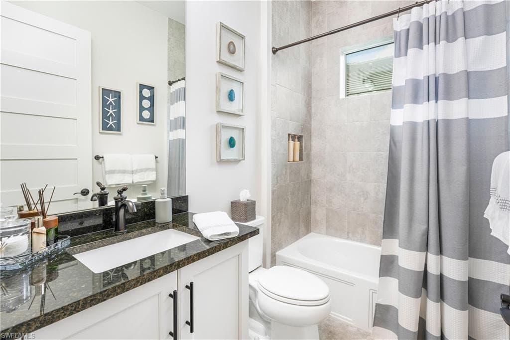 6847 Saona Ct, Naples, FL 34113-18