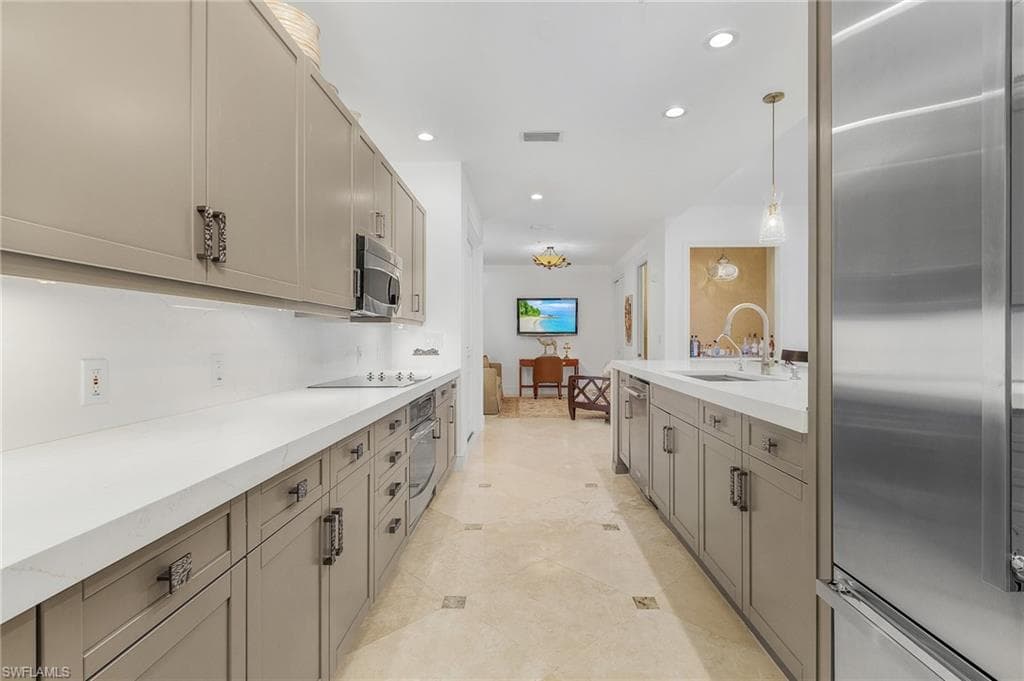 780 5th Ave S 3, Naples, FL 34102-9