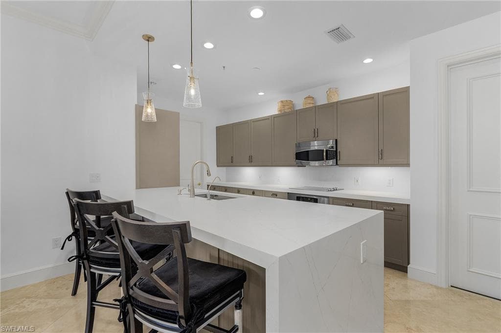 780 5th Ave S 3, Naples, FL 34102-11
