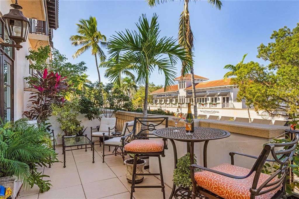 780 5th Ave S 3, Naples, FL 34102-25