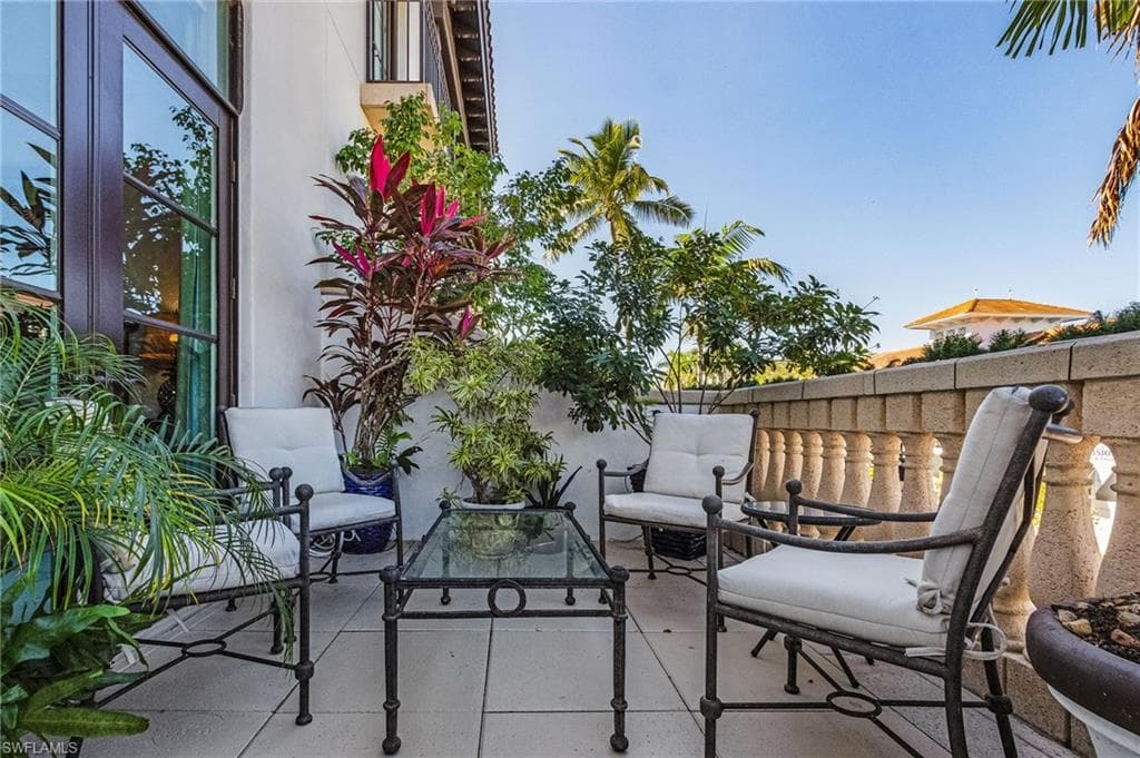 780 5th Ave S 3, Naples, FL 34102-6