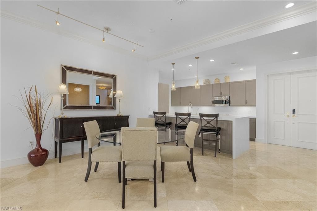 780 5th Ave S 3, Naples, FL 34102-8