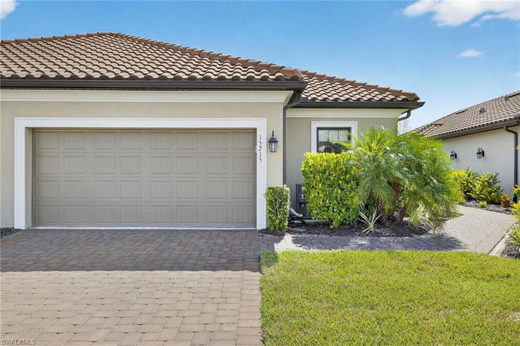 15215 Tolmino St, Naples, FL 34114-4