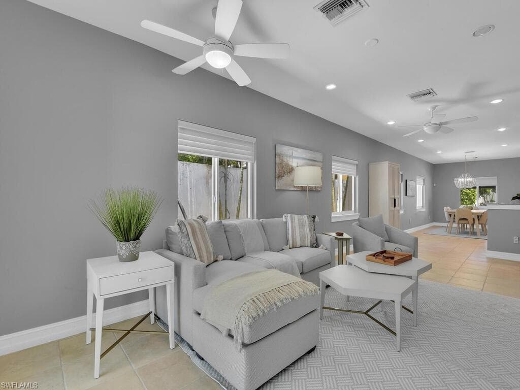 740 5th Ave N, Naples, FL 34102-9