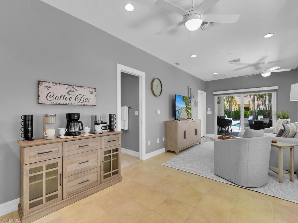 740 5th Ave N, Naples, FL 34102-11