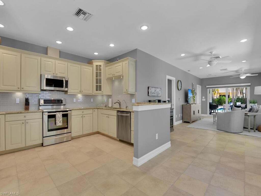 740 5th Ave N, Naples, FL 34102-17