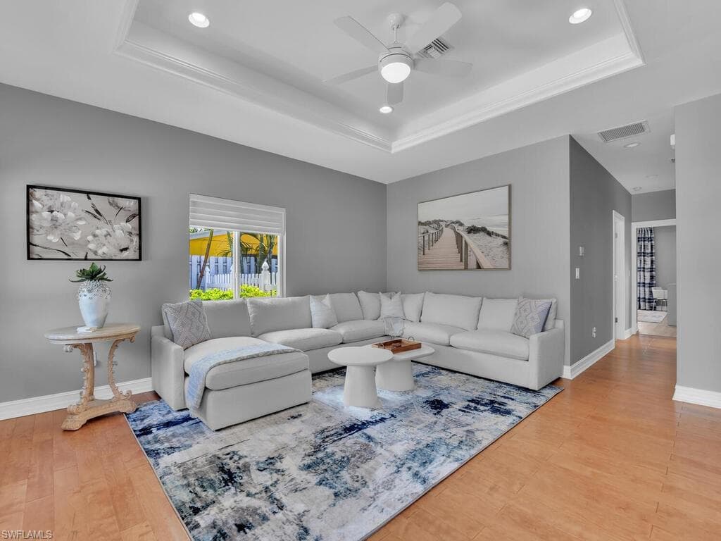 740 5th Ave N, Naples, FL 34102-19