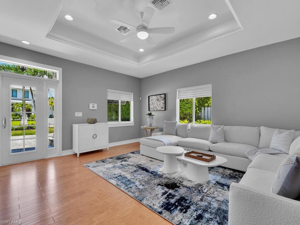 740 5th Ave N, Naples, FL 34102-21