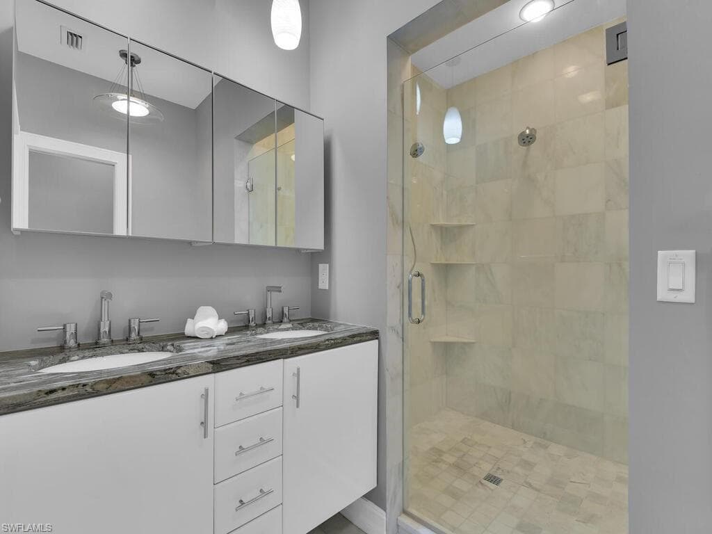 740 5th Ave N, Naples, FL 34102-24