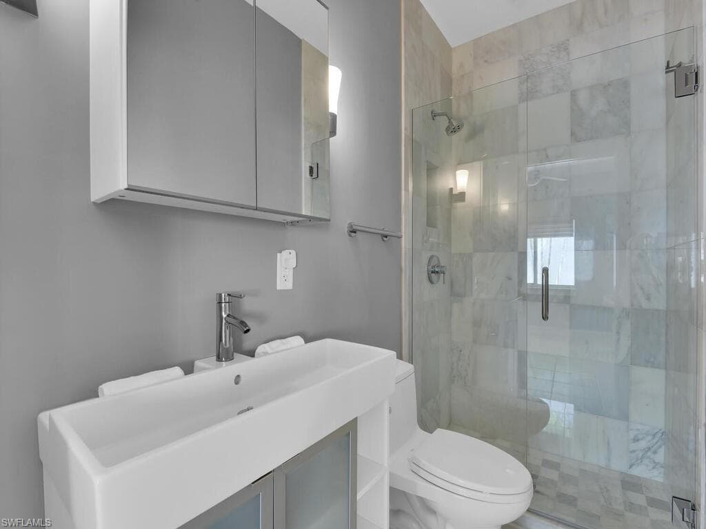 740 5th Ave N, Naples, FL 34102-28