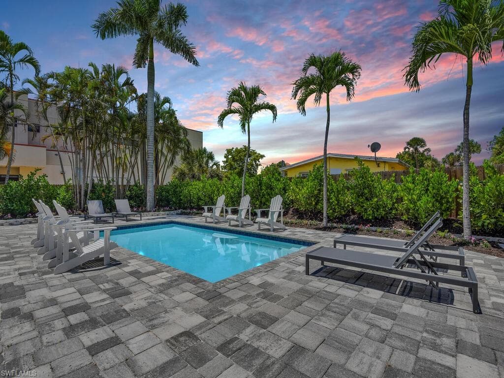 740 5th Ave N, Naples, FL 34102-33