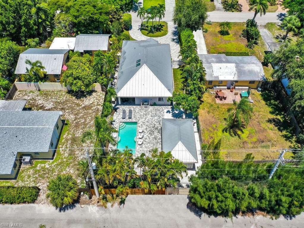 740 5th Ave N, Naples, FL 34102-43