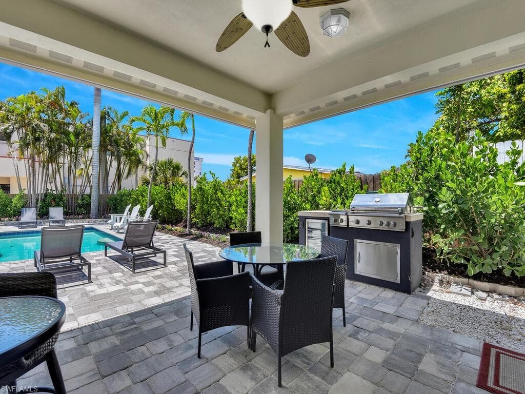 740 5th Ave N, Naples, FL 34102-8