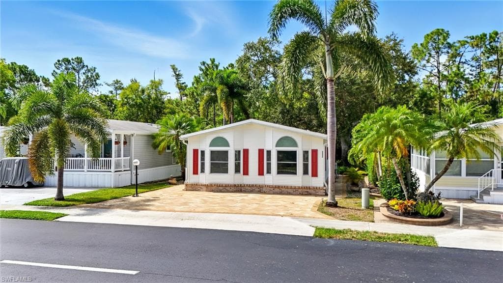 4052 Crystal Lake Dr, Naples, FL 34120-1