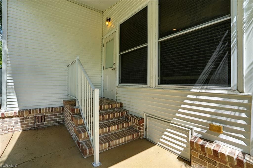 4052 Crystal Lake Dr, Naples, FL 34120-22