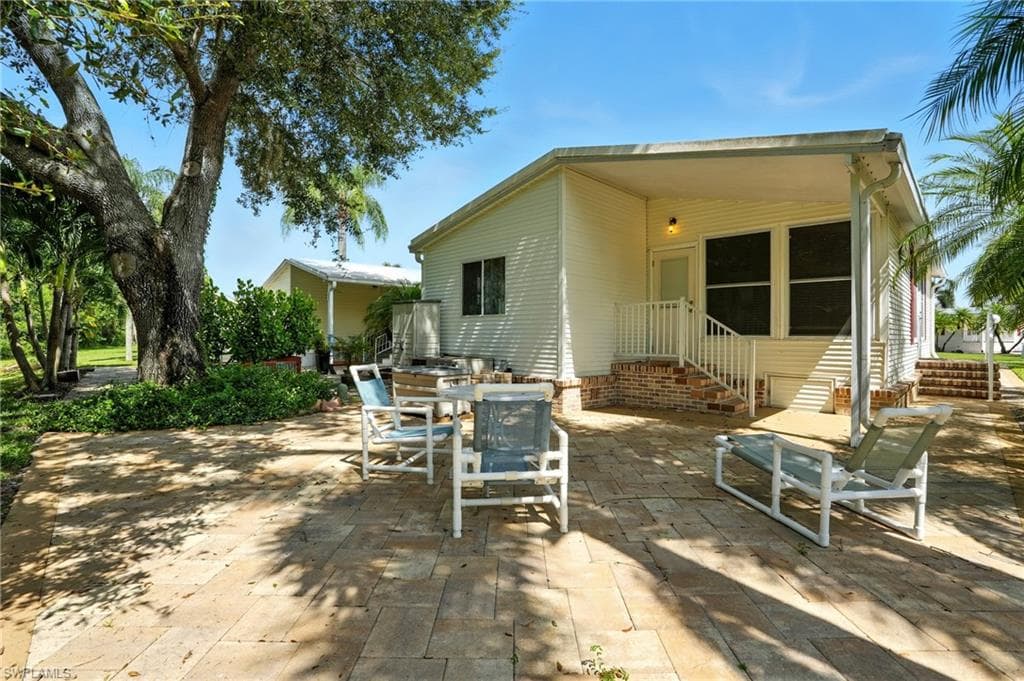 4052 Crystal Lake Dr, Naples, FL 34120-24