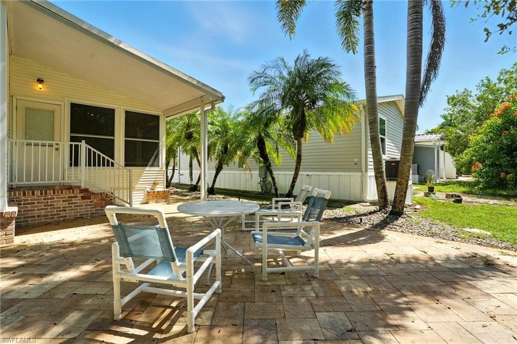 4052 Crystal Lake Dr, Naples, FL 34120-25