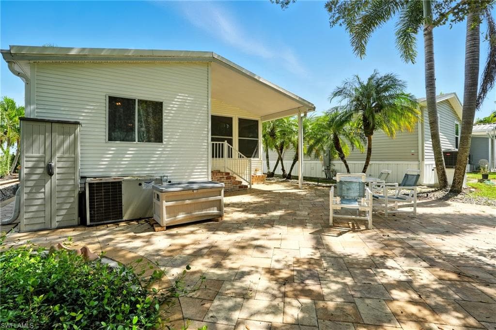 4052 Crystal Lake Dr, Naples, FL 34120-26