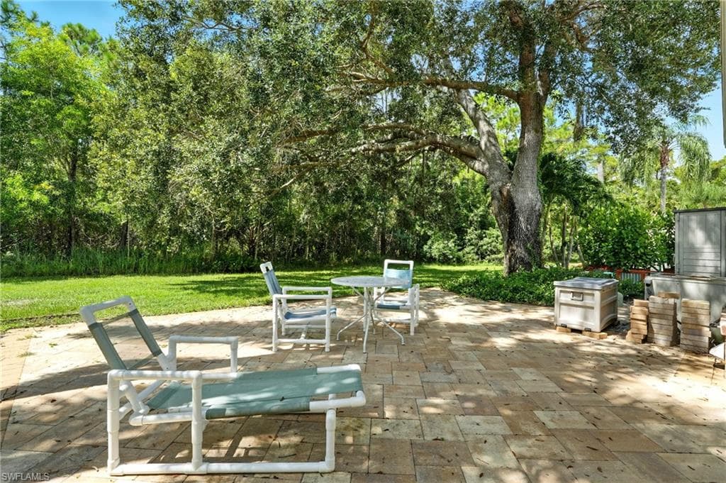 4052 Crystal Lake Dr, Naples, FL 34120-27