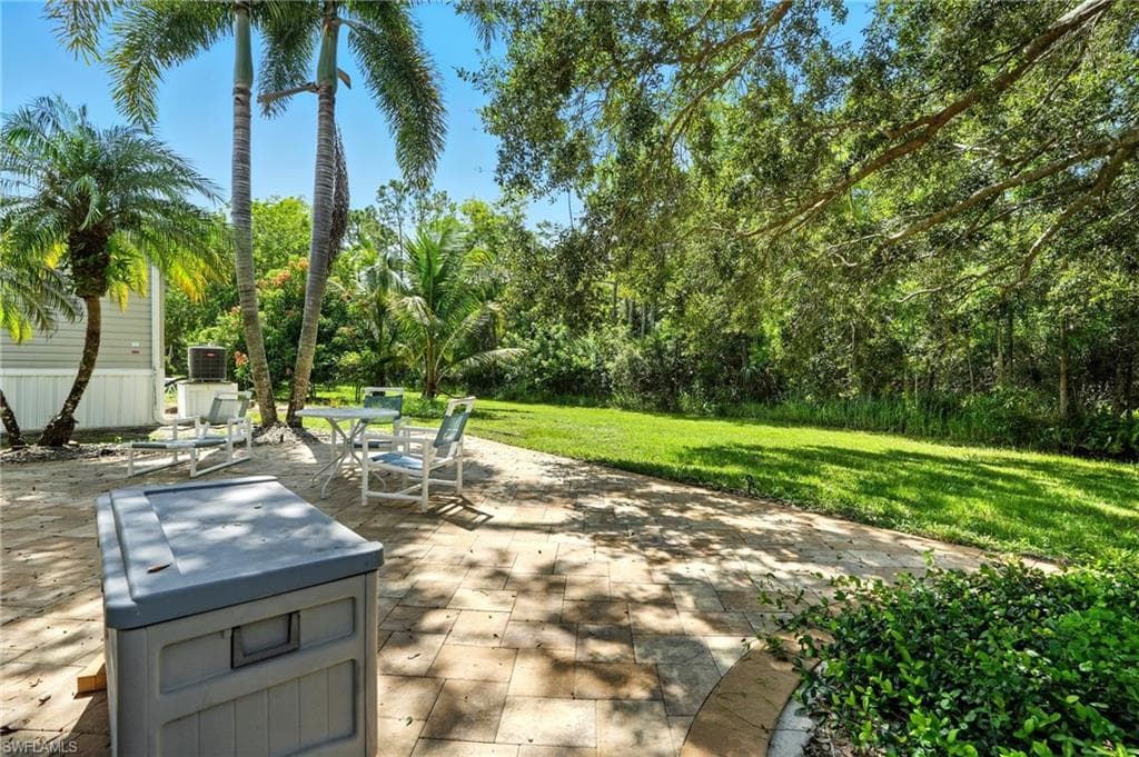 4052 Crystal Lake Dr, Naples, FL 34120-28