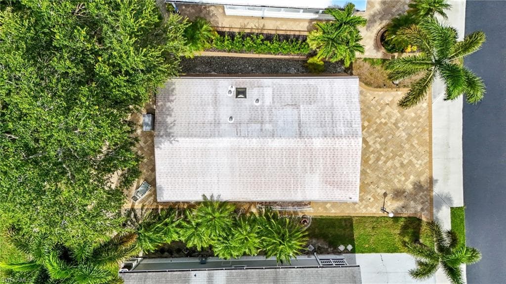 4052 Crystal Lake Dr, Naples, FL 34120-29