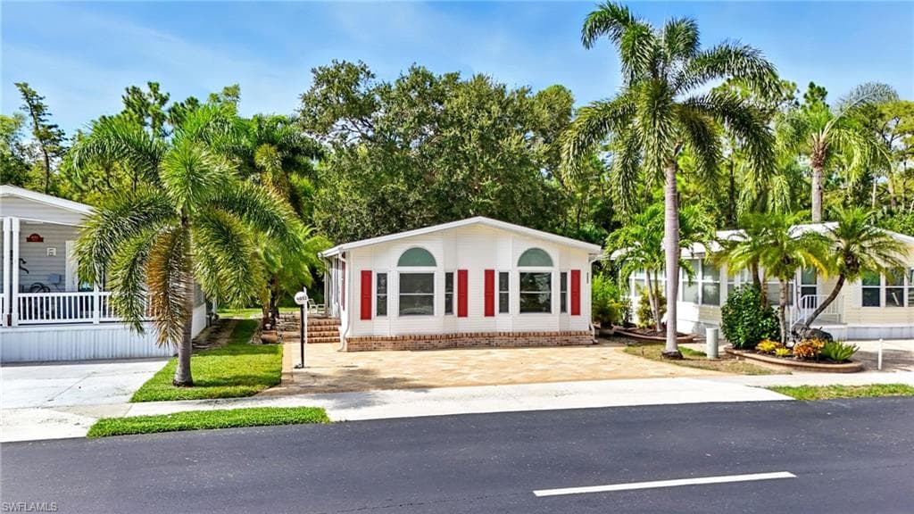 4052 Crystal Lake Dr, Naples, FL 34120-36