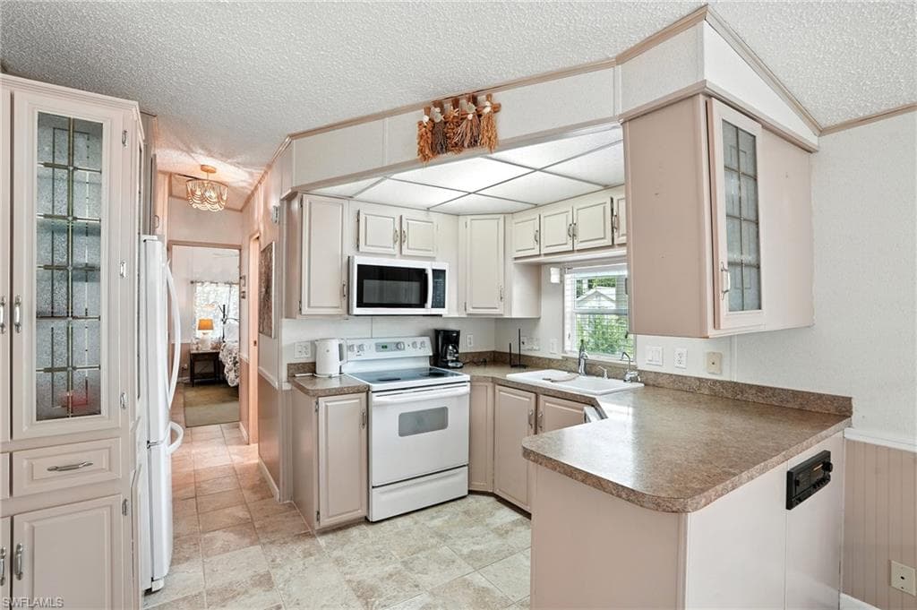 4052 Crystal Lake Dr, Naples, FL 34120-7