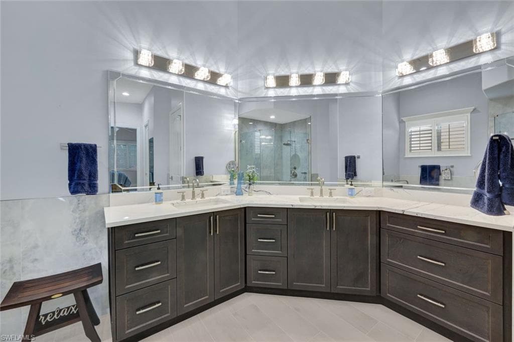 5620 Hammock Isles Dr, Naples, FL 34119-9