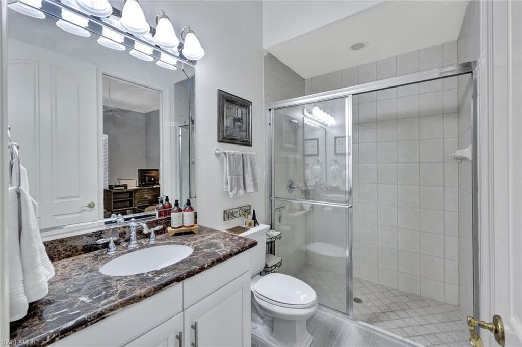 5620 Hammock Isles Dr, Naples, FL 34119-20