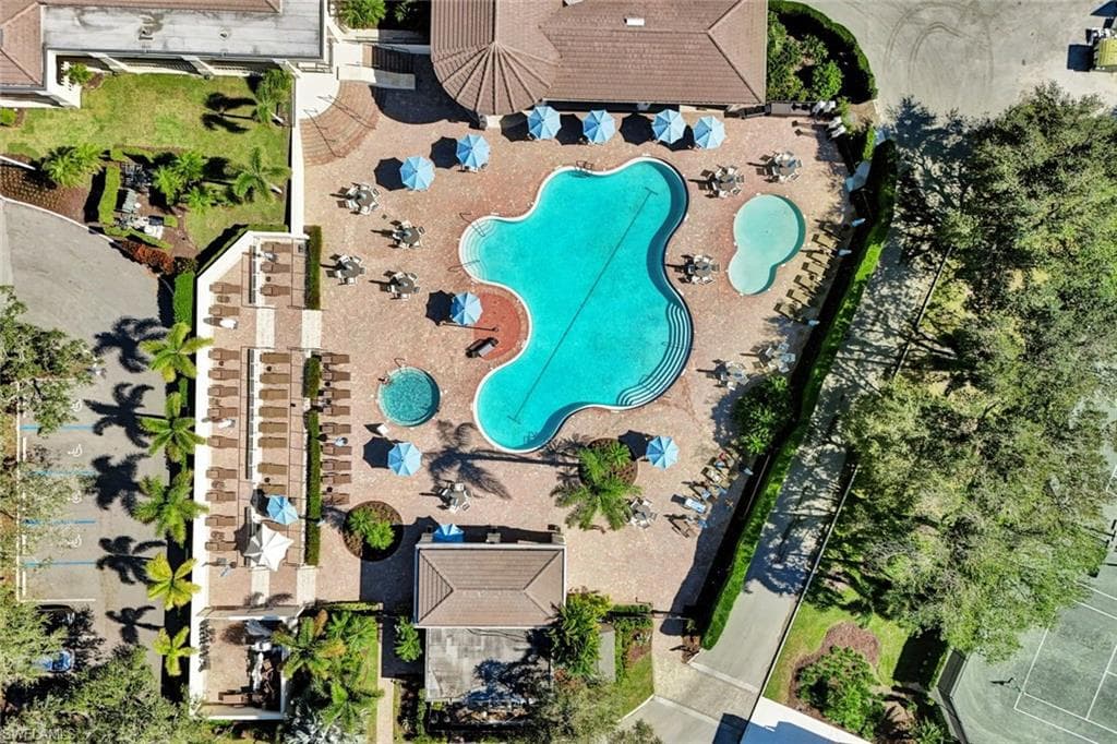 5620 Hammock Isles Dr, Naples, FL 34119-33