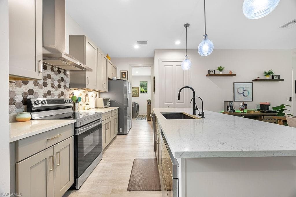 4855 42nd St NE, Naples, FL 34120-9