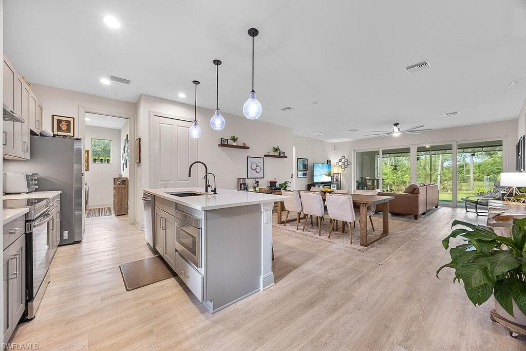 4855 42nd St NE, Naples, FL 34120-2