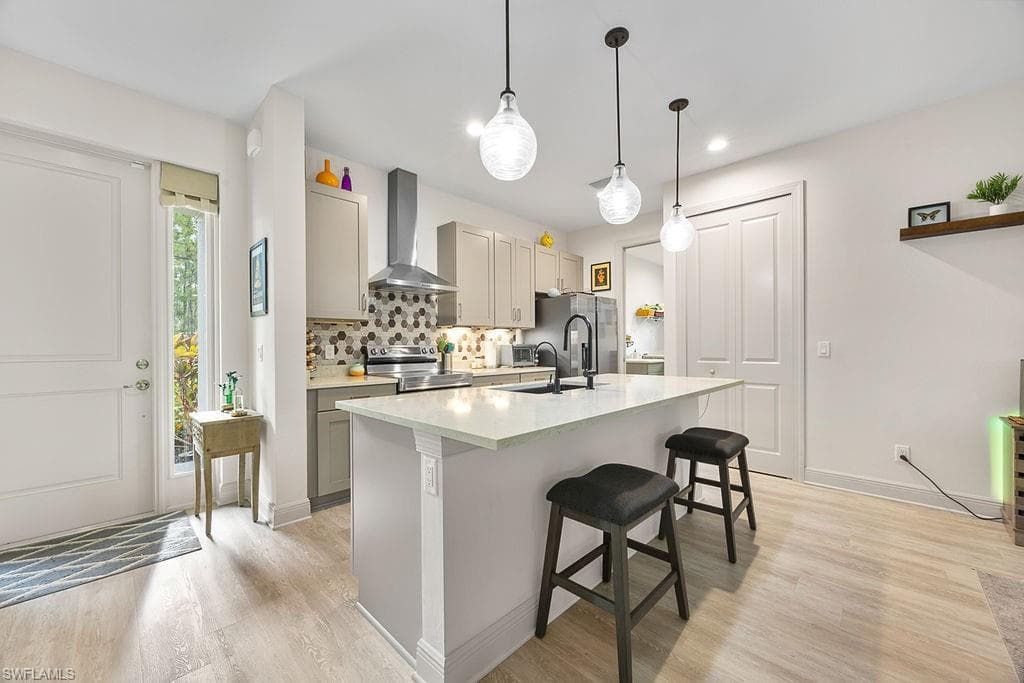 4855 42nd St NE, Naples, FL 34120-5