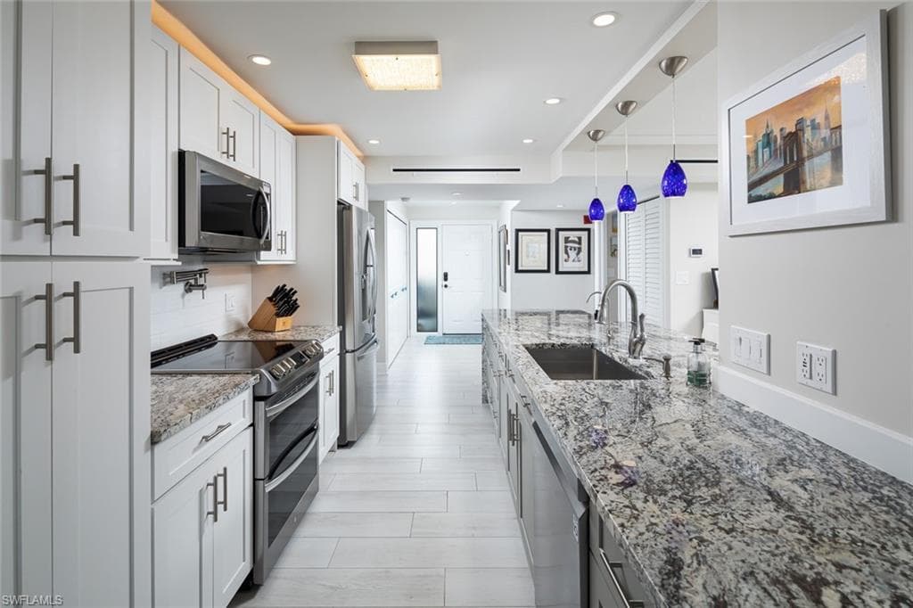 11 Bluebill Ave 1001, Naples, FL 34108-2