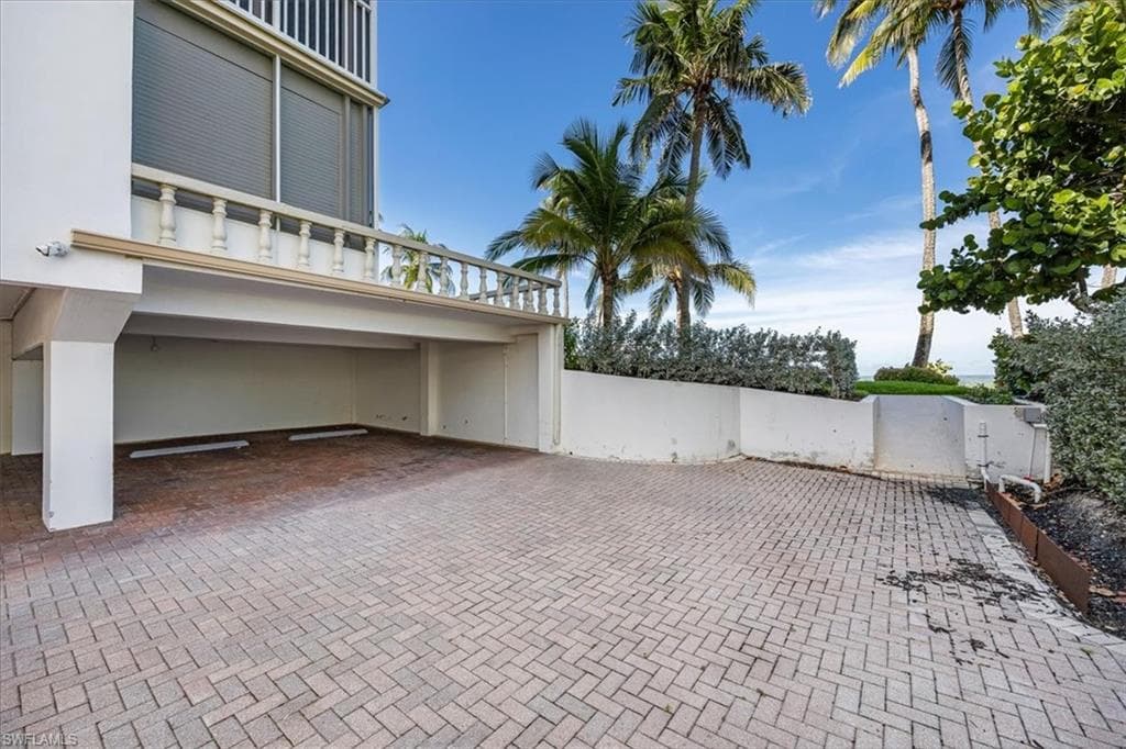 1275 Gulf Shore Blvd N 303, Naples, FL 34102-23