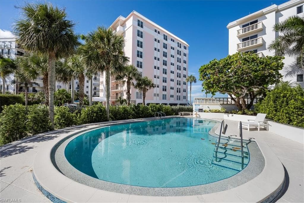 1275 Gulf Shore Blvd N 303, Naples, FL 34102-25