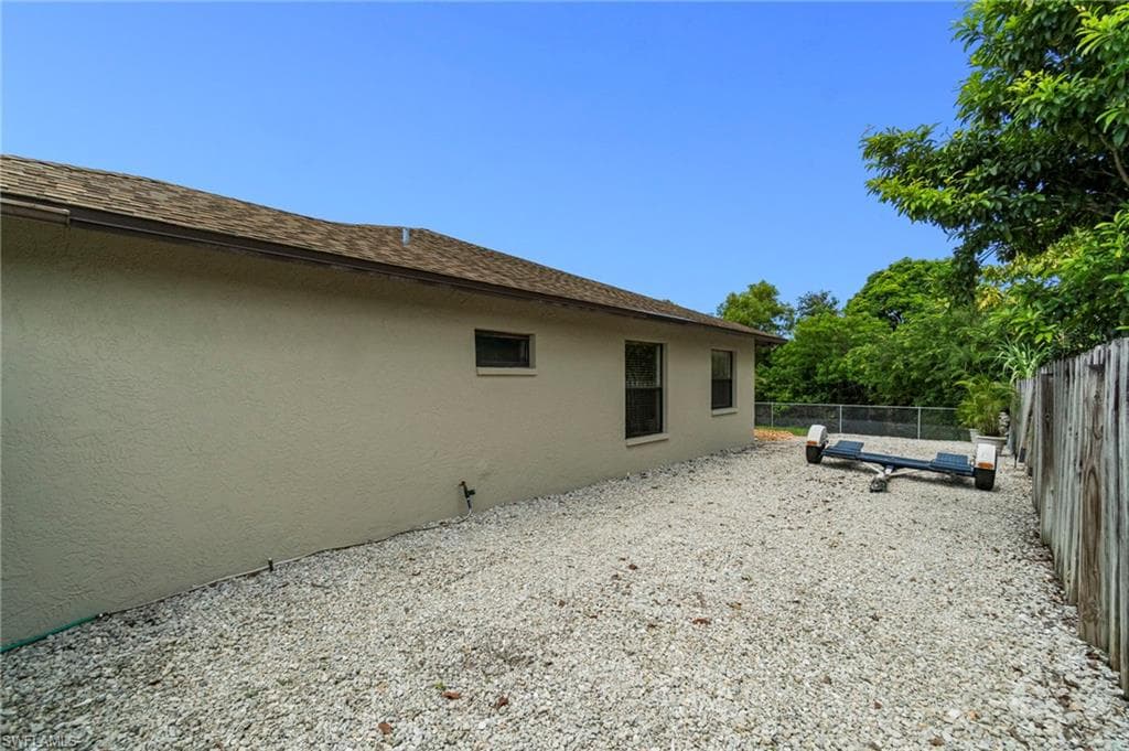 5017 28th Ave SW, Naples, FL 34116-37